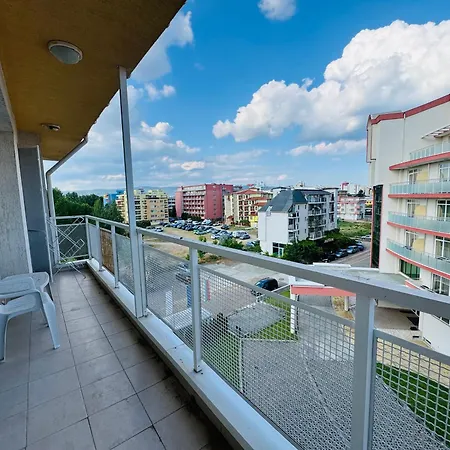Sunny House 404 Two Bedroom Apartman *
